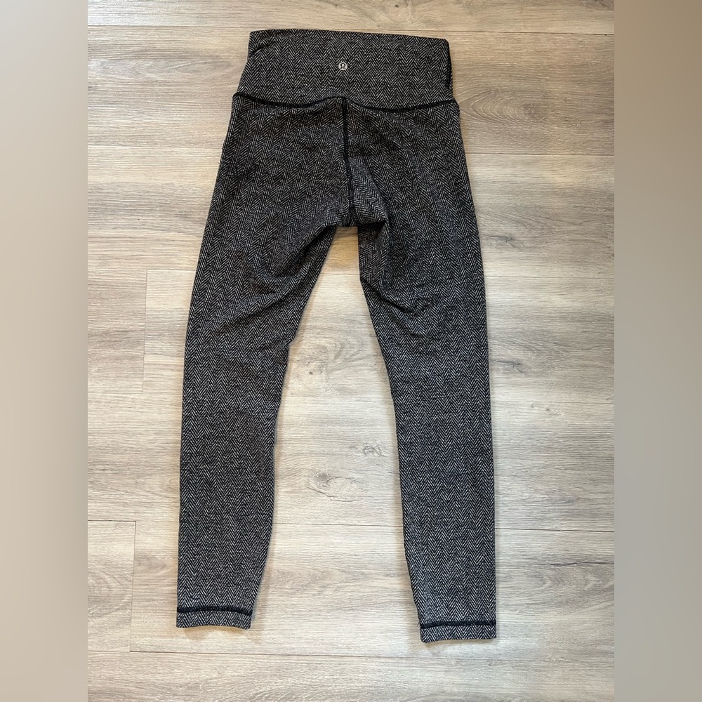 Lululemon Women's Black and Grey Leggings